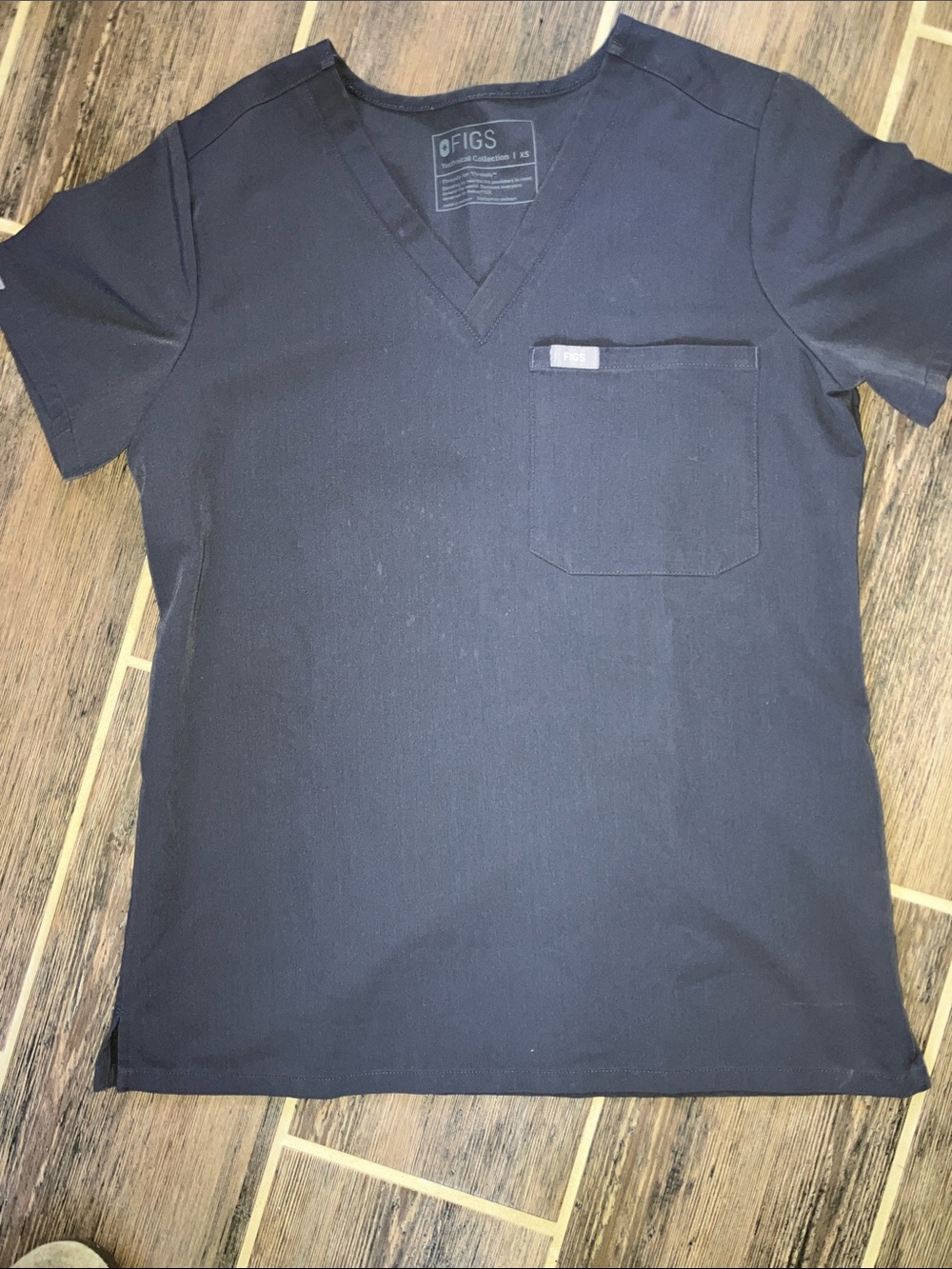 FIGS TECHNICAL COLLECTION V-Neck Scrub Top